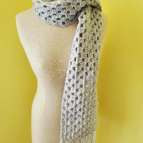 Crochet Gray Fringe Scarf/New - Picture 4 of 6